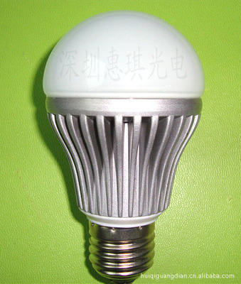 暖白LED灯泡5×1W 高效低耗的节能照明选择